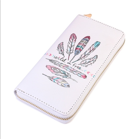 Accessories - 🍒ARRIVED!🍒 “Wild and free” zip feather wallet